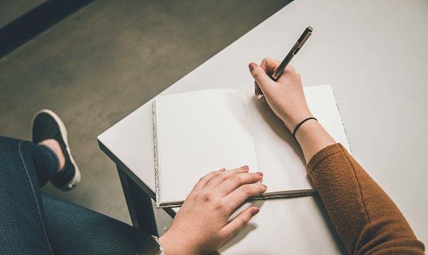 Развитие письменной речи на английском: как писать эссе, письма, резюме и т. д.